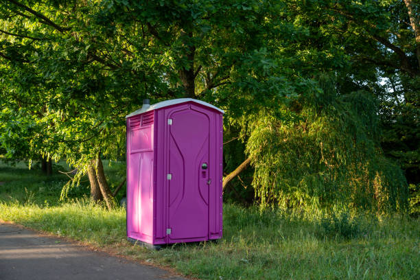 Porta potty delivery and setup in Le Roy, IL